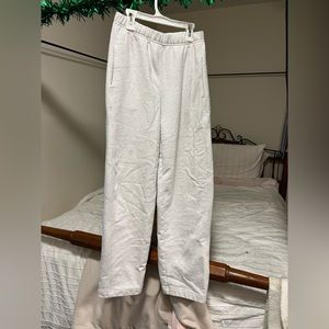 Aritzia Sweatpants